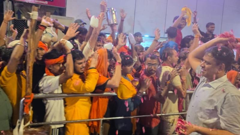 सावन सोमवार पर काशी में आस्था का महासैलाब, डेढ़ लाख भक्तों ने चढ़ाया जल